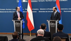 Die Rede und Antworten auf Journalistenfragen des armenischen Außenministers Ararat Mirzoyan während einer gemeinsamen Pressekonferenz mit dem österreichischen Außenminister