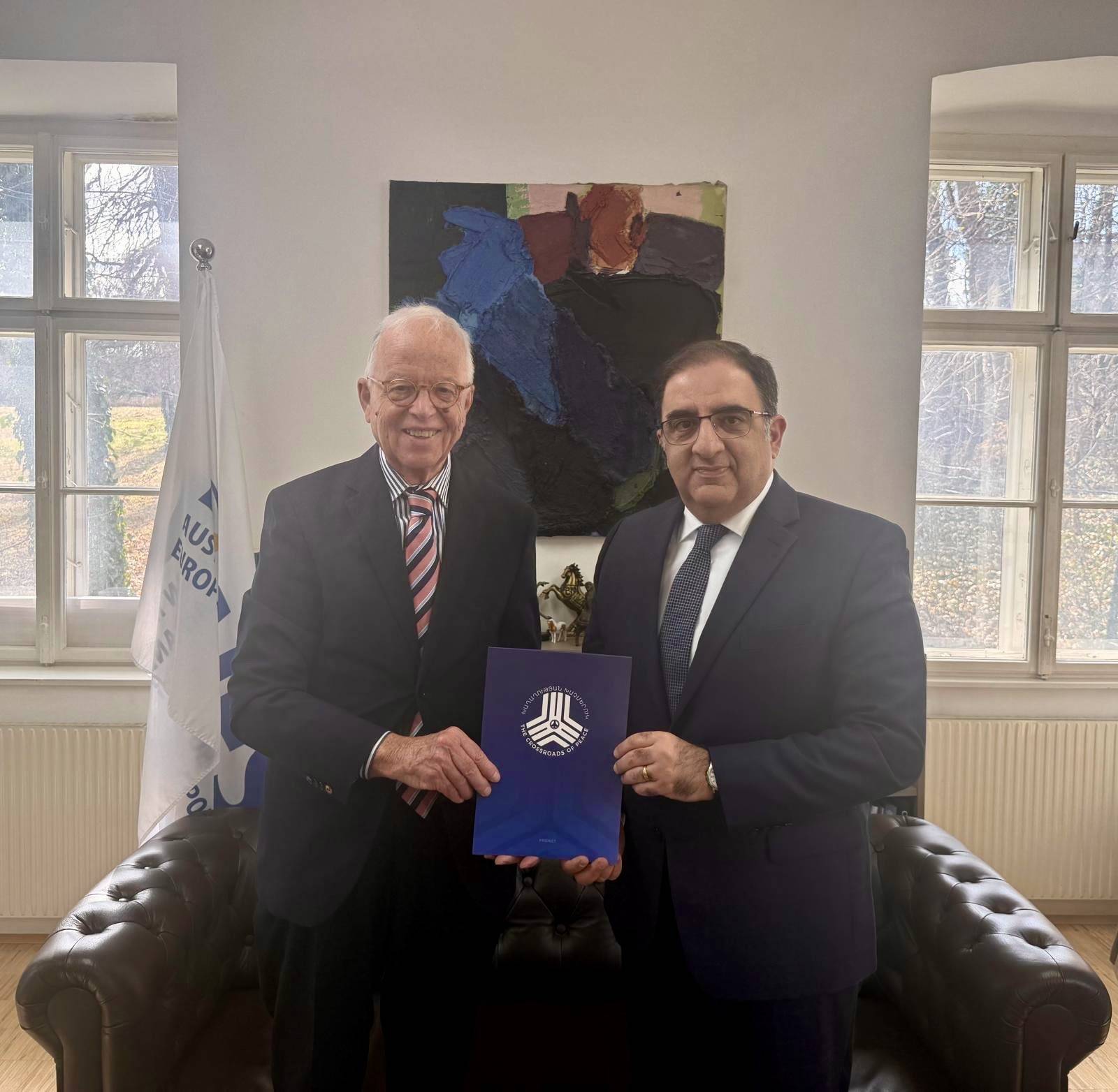 ՀՀ դեսպանի հանդիպումը Եվրոպական և անվտանգային քաղաքականության ավստրիական ինստիտուտի (AIES) նախագահի հետ