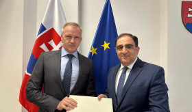 Դեսպան Անդրանիկ Հովհաննիսյանն իր հավատարմագրերի պատճենն է հանձնել Սլովակիայի ԱԵԳ նախարարության դիվանագիտական արարողակարգի ծառայության ղեկավար Իգոր Մաուկշին